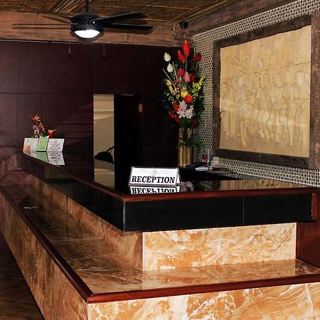 Score Birds Hotel Angeles Exterior photo